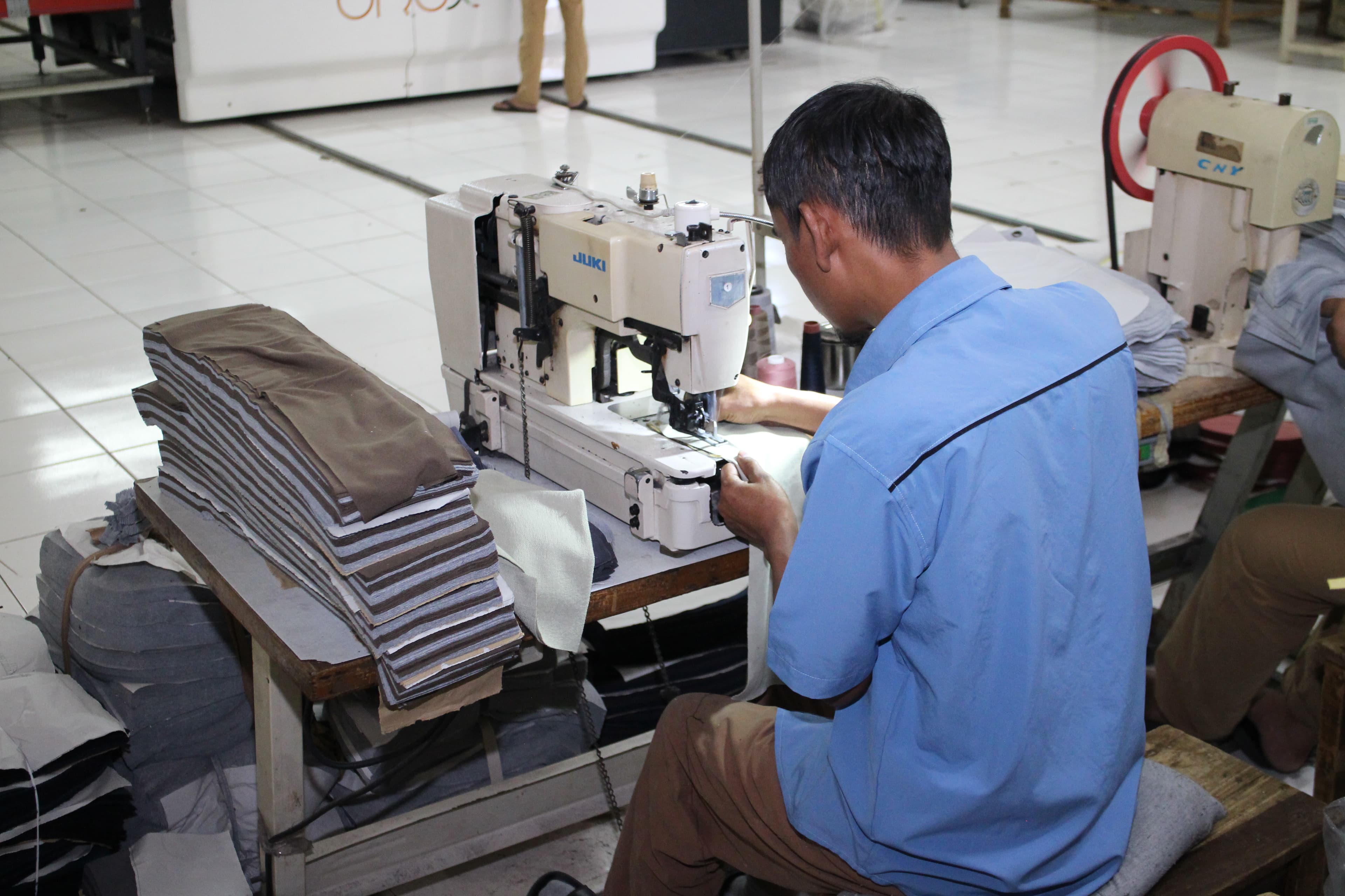 Proses produksi di Garment Lab